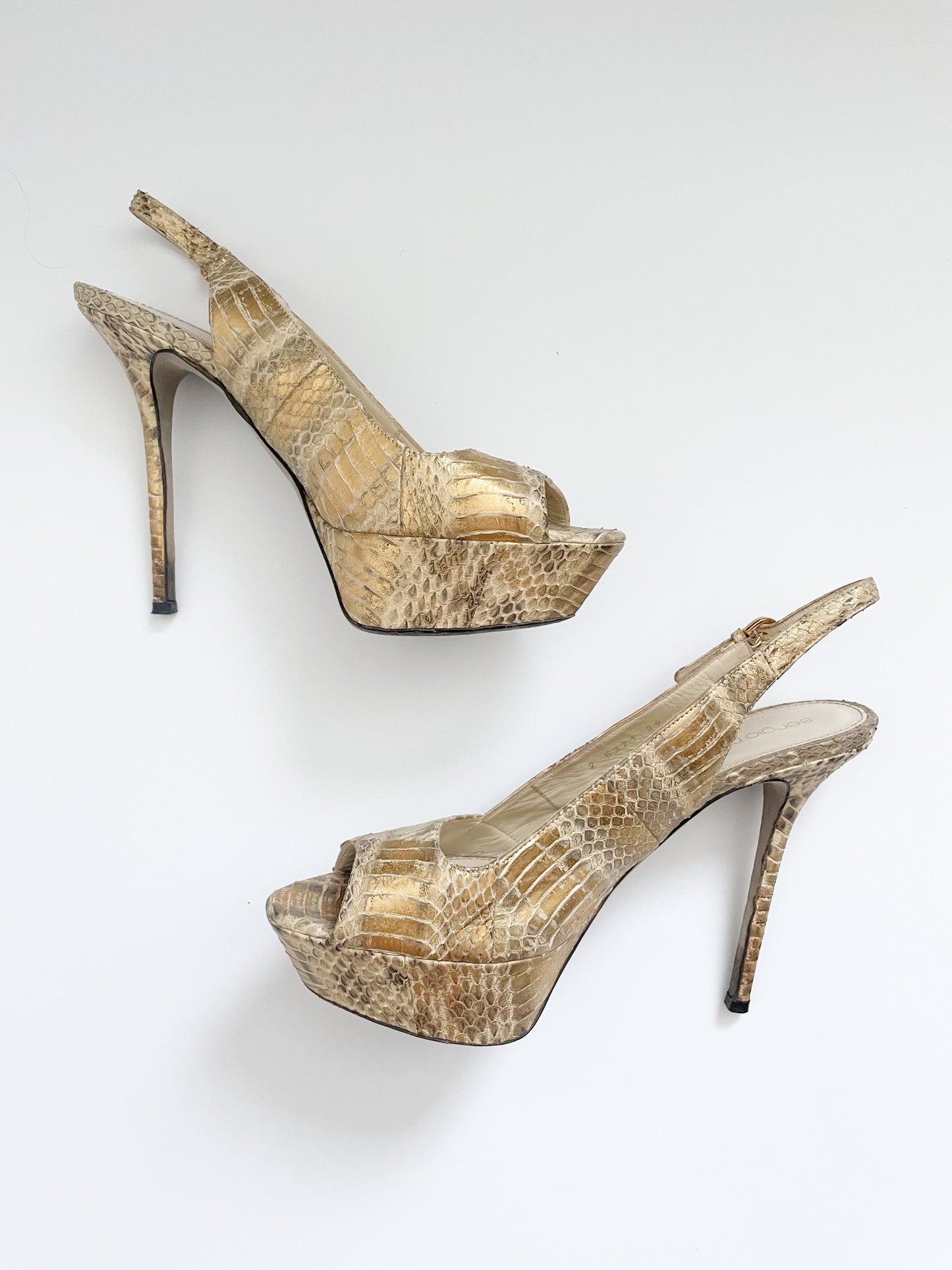Sergio Rossi Gold MetallIic Pumps UK 6 image 0