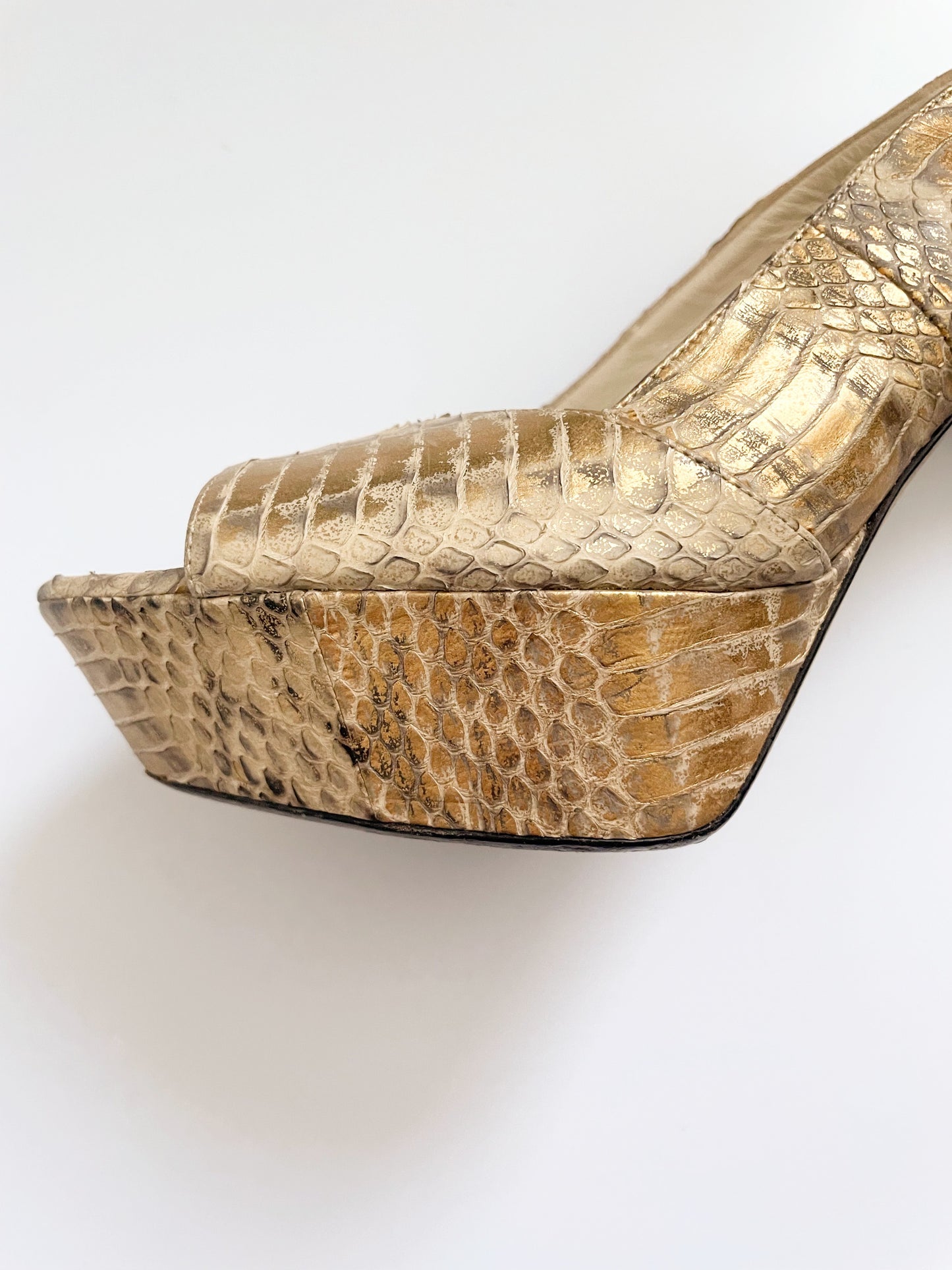 Sergio Rossi Gold MetallIic Pumps UK 6 image 4