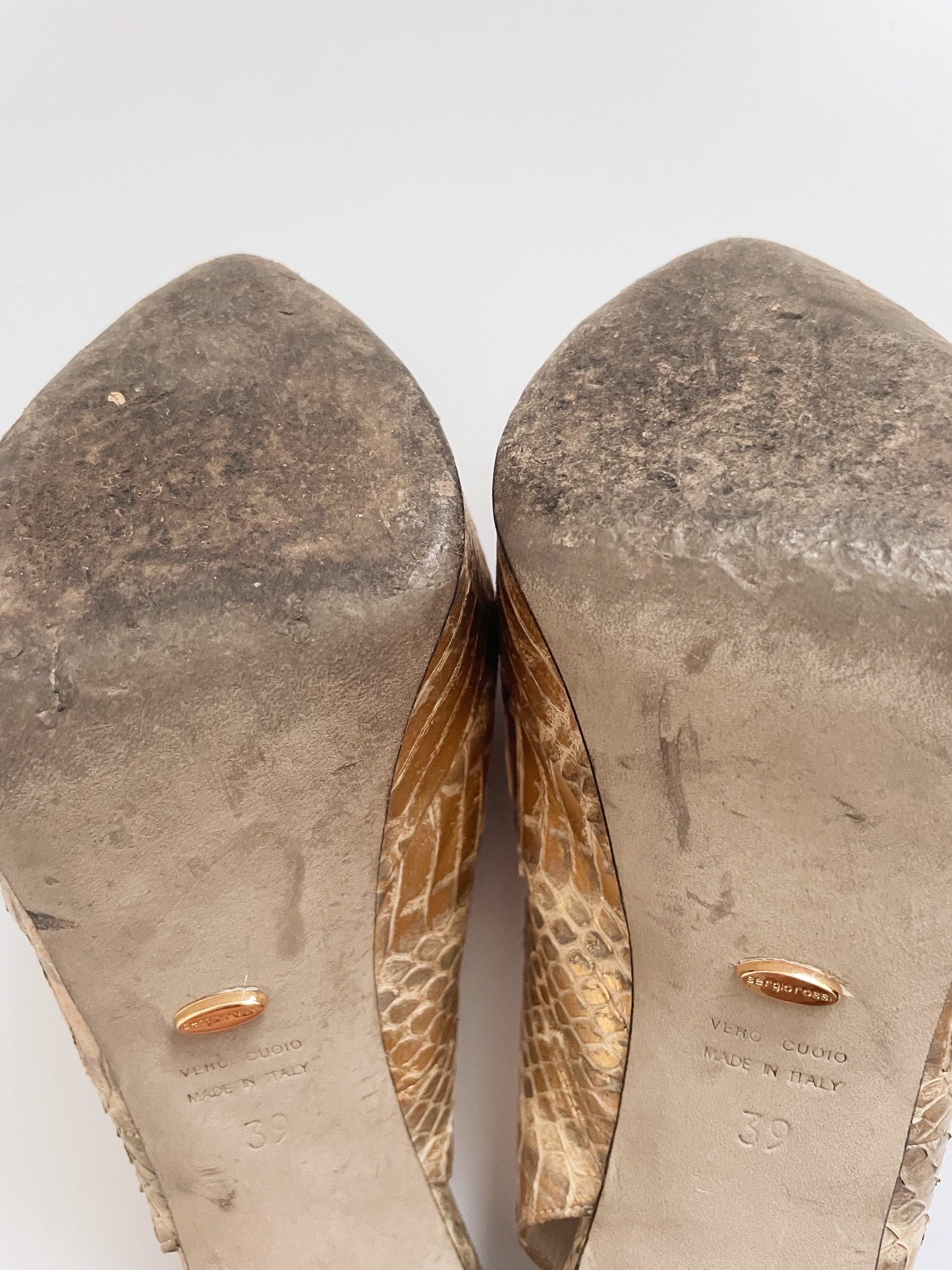 Sergio Rossi Gold MetallIic Pumps UK 6 image 2