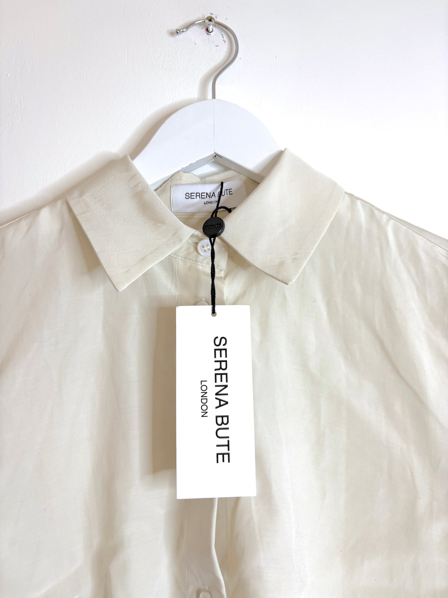 New With Tags Serena Bute Classic Cream Shirt XS