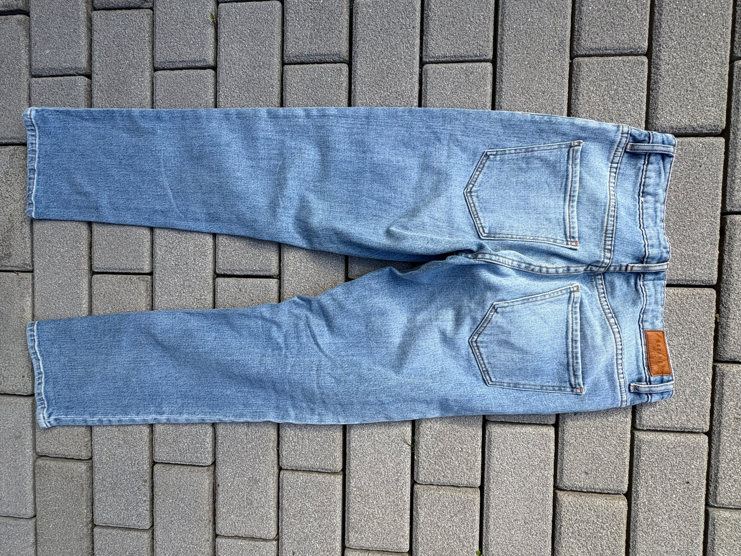 Sézane Straight Leg Jeans UK 26"