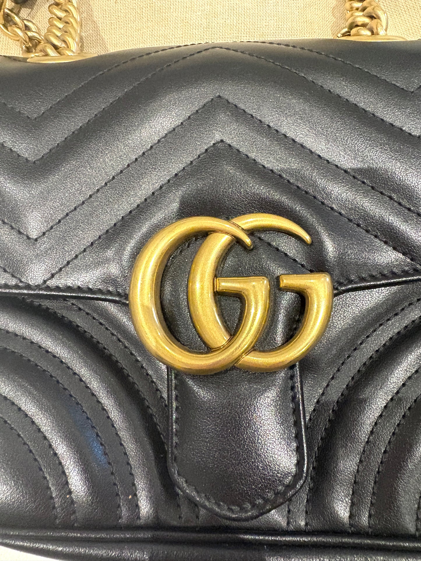 GUCCI GG Marmont Matelassé Leather Shoulder Bag